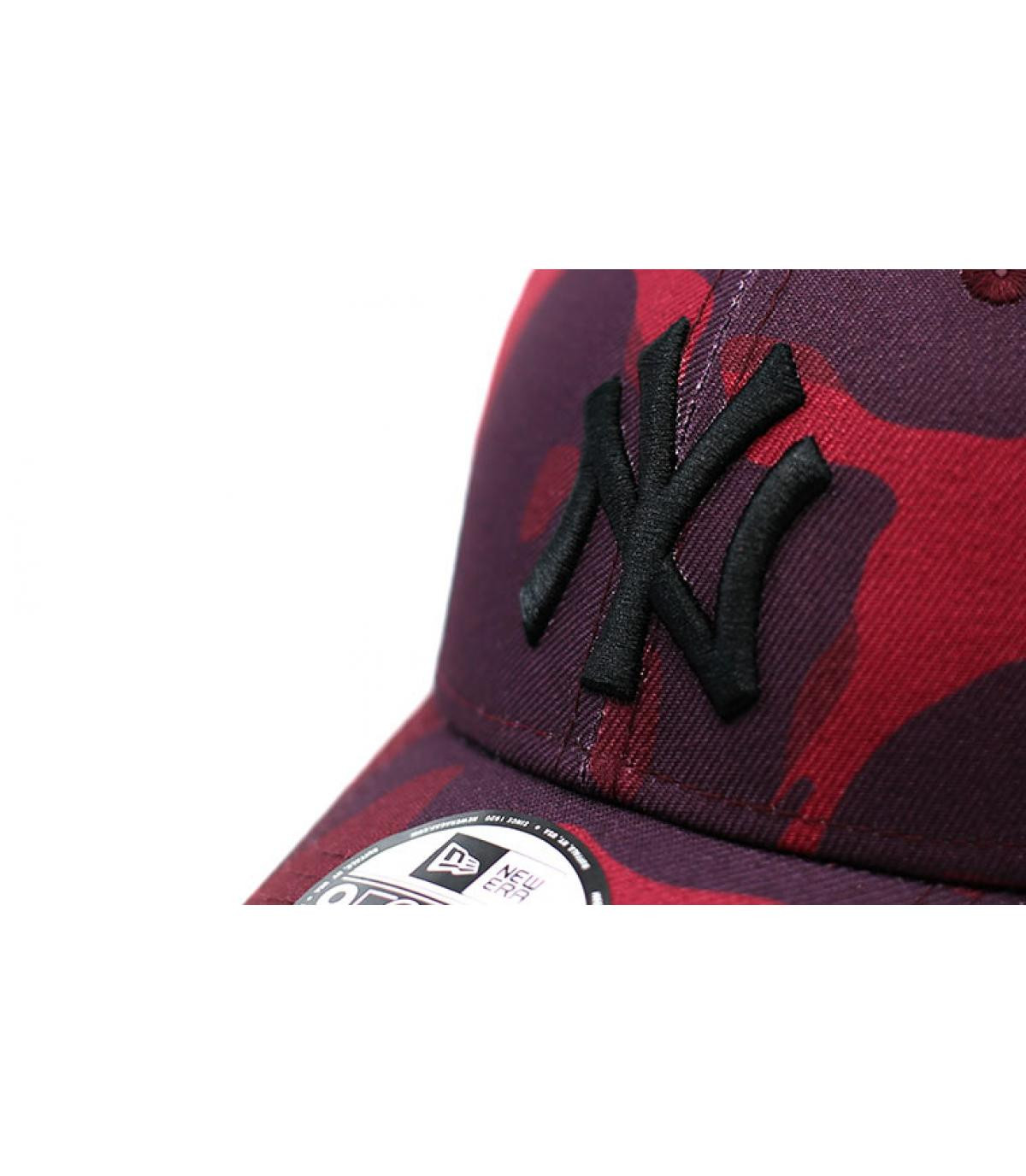 gorra camo NY granate